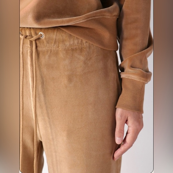 NWOT NILI LOTAN
Daphne Velour Wide-Leg Sweatpants in camel color - Picture 5 of 10